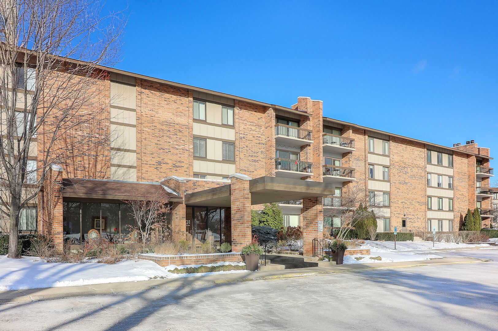 201 Lake Hinsdale Unit 209 ,Willowbrook, Illinois 60527