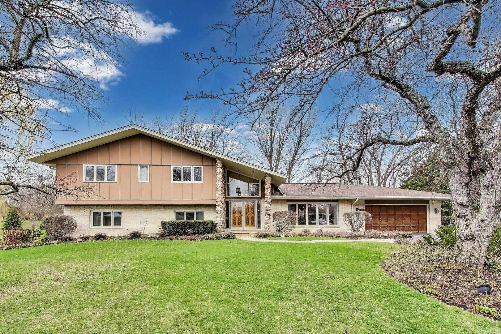 2268 Circle ,Palatine, Illinois 60067