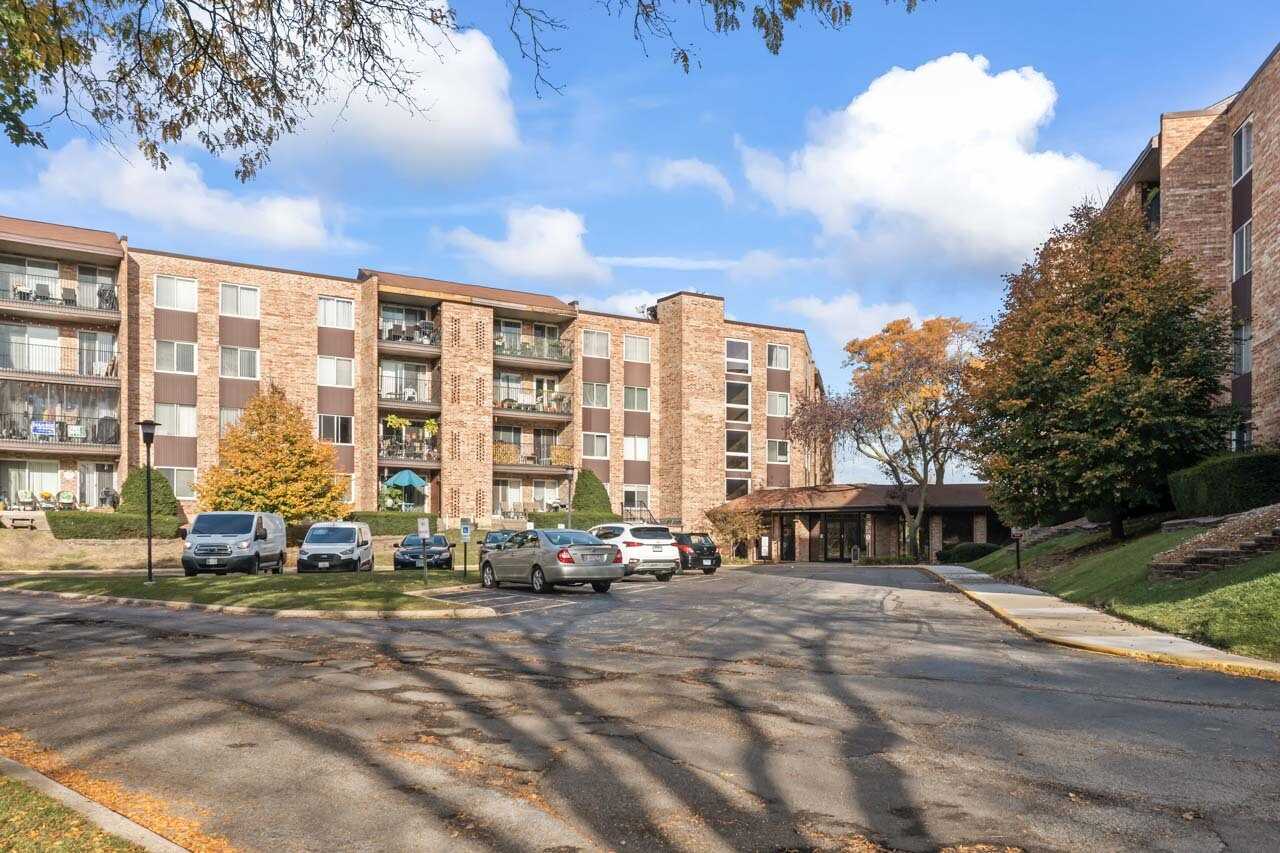 502 Huntington Commons Unit 137 ,Mount Prospect, Illinois 60056