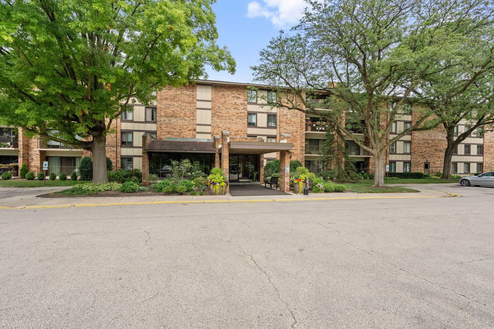 301 Lake Hinsdale Unit 303 ,Willowbrook, Illinois 60527